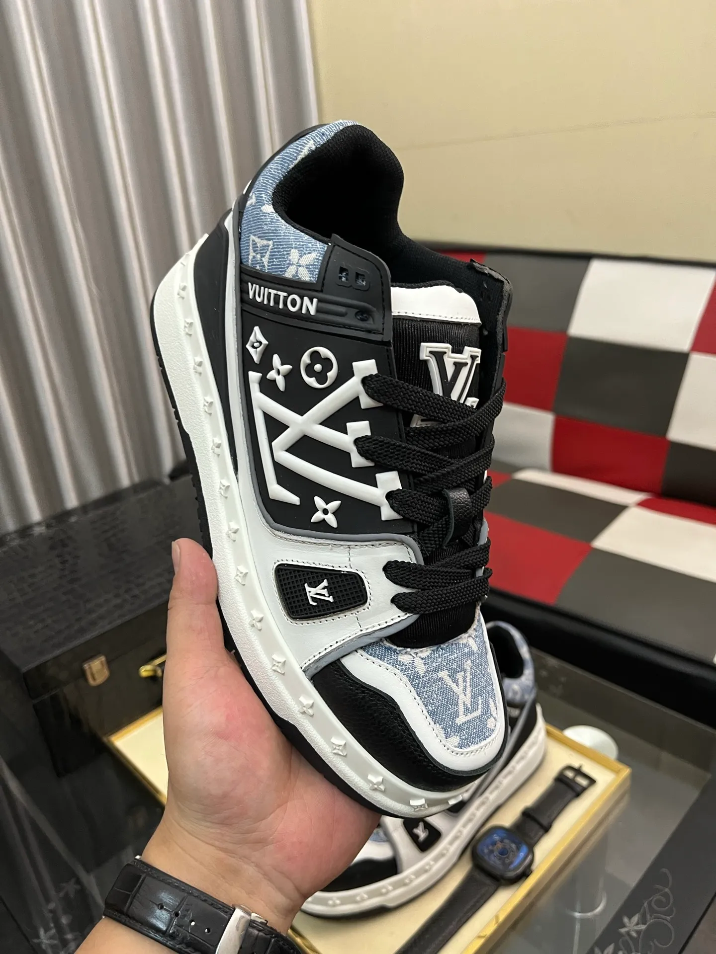 Men's men's shoes 💰620⌚️⌚️ Comes with full packaging "Loui* Vuitto*" LV's new Gaobang sports and casual shoes. Imported first-layer cowhide ➕ Imported sheepskin lining is high-end and comfortable, and the original outsole is light and wear-resistant! Purely handmade, details determine quality! Size 38-442️⃣Colors available
